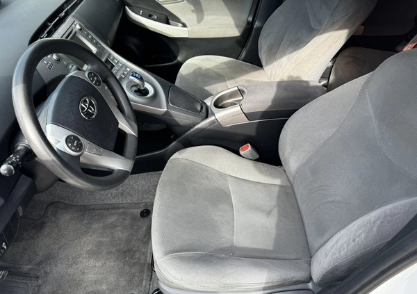 Toyota Prius cena 49999 przebieg: 147000, rok produkcji 2015 z Raszków małe 529